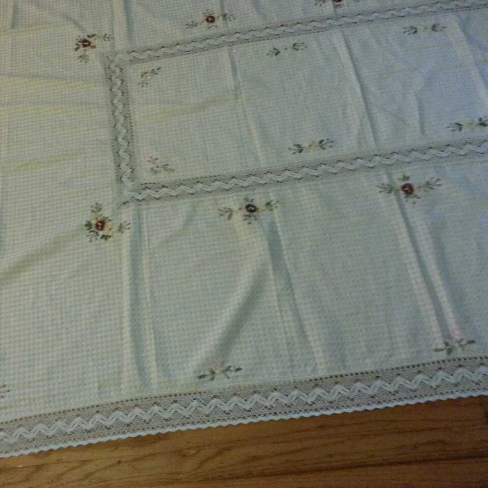 VERY LARGE HANDMADE TABLECLOTH 101